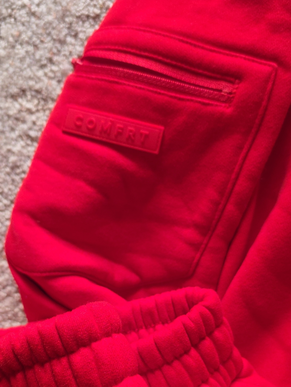 Comfrt - Red Travel Hoodie & Travel Sweatpants Set - Picture 4 of 5
